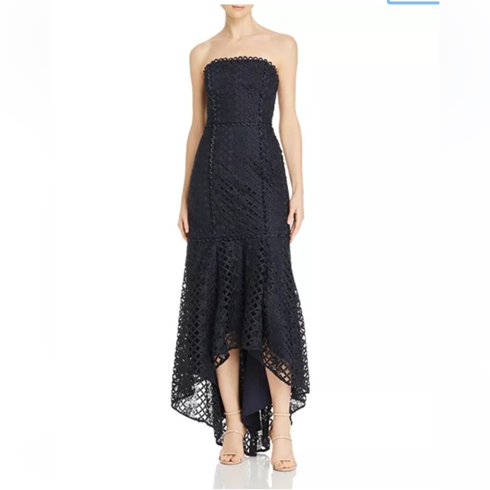 NWT Keepsake Navy blue
Lovable Lace Gown with train size small